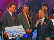  In 1992 richtte Radio RITMO een geldinzameling in voor de actie Levenslijn. Op de foto zien we van links naar rechts: Luc Lemmens, Willy Somers en Walter Capiau.
