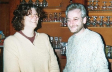 Roland (rechts) en Ria (links), uitbaters van het cafétaria aanpalende aan LORALI (1997-1999)